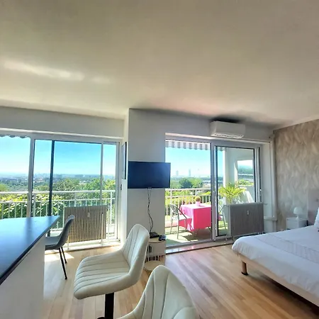 Vue Sur Lyon - Clim - Terrasse - Parking Securise Apartment Caluire-et-Cuire